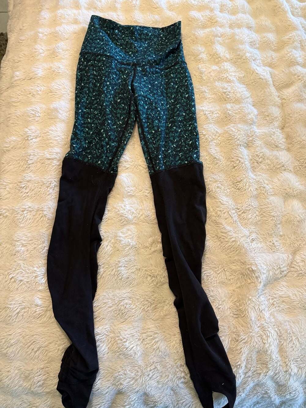 Lululemon Leggings Size 4 Green Black Printed Stirrup Tights